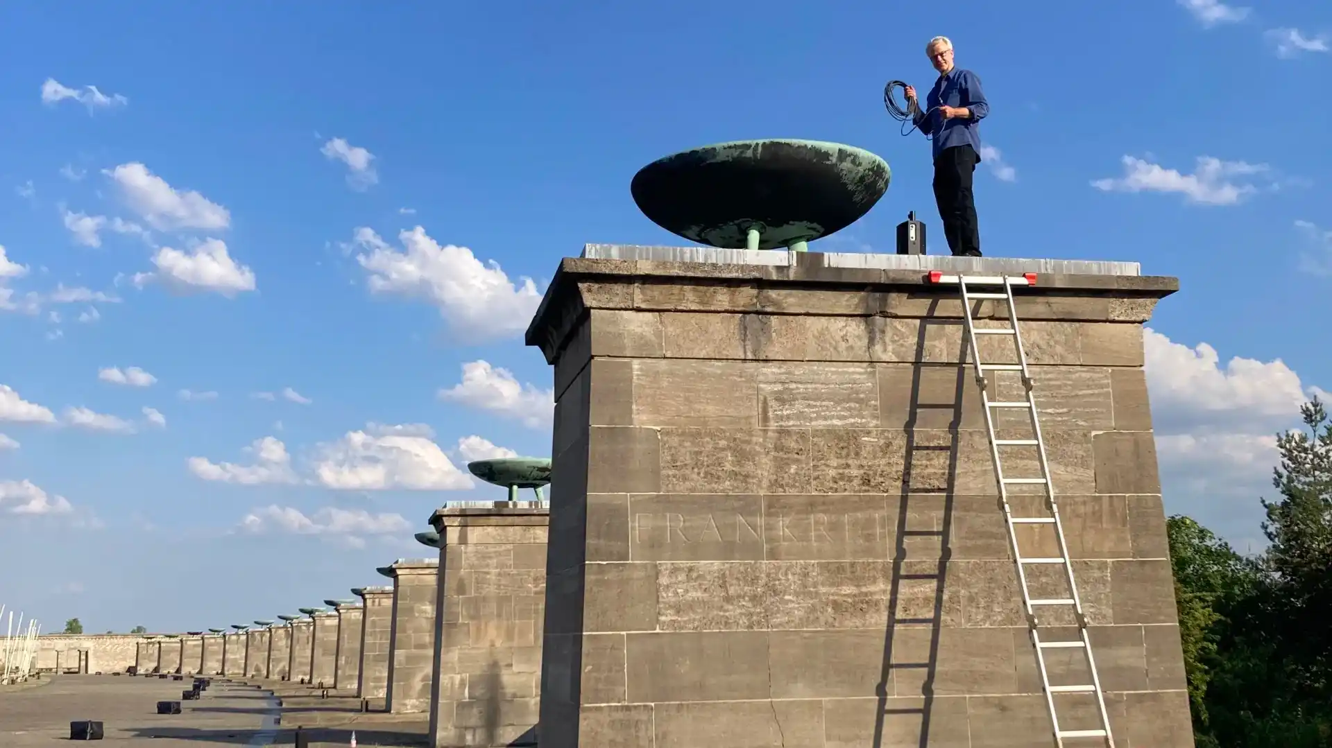 Aufbau für EMPATHY Mahnmal Buchenwald